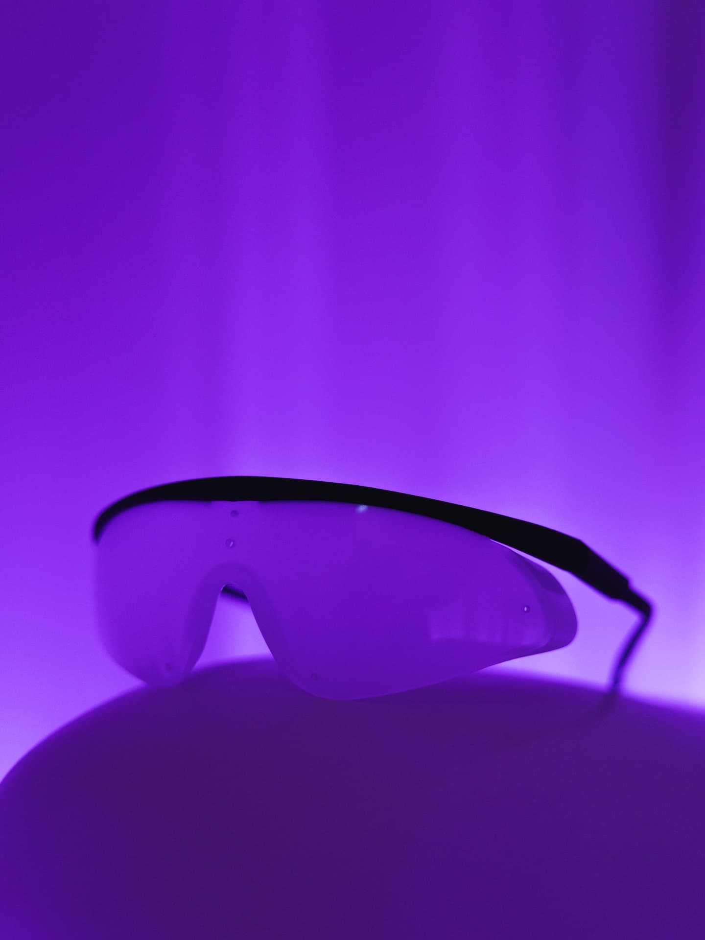 RE:SET light glasses glowing violet under pulsed light